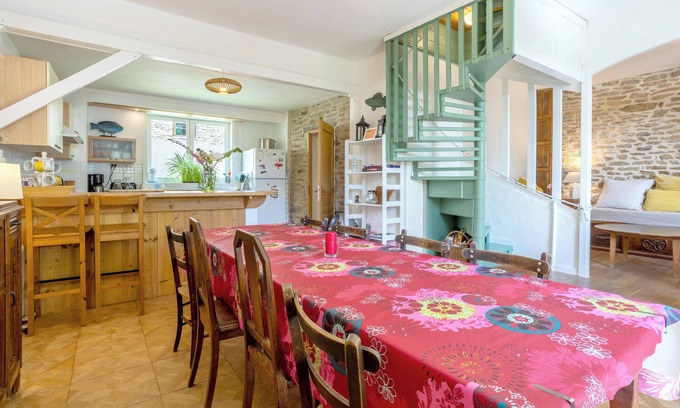 Arzano House | Cottage 'Ancienne Maison De Famille 6-8 Pers' with Private Terrace, Private Garden and Wi-Fi