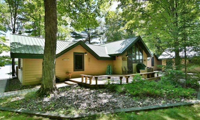 Cable Cabin | Cottage at Missing Acre 3 Bedroom Home on Lake Namakagon