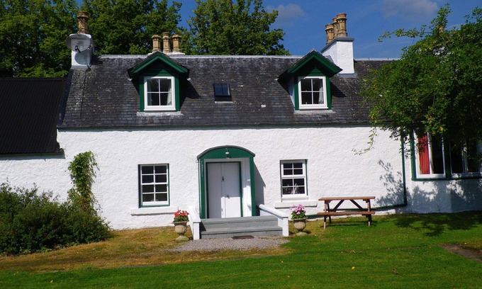 Fort Augustus Cottage | Cottage beside Loch Ness, Caledonian Canal and River Oich, Fort Augustus
