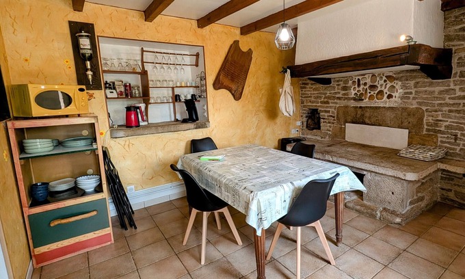 Coulevon Cottage | Cottage between city and countryside, free Wi-Fi, along painters' circuit