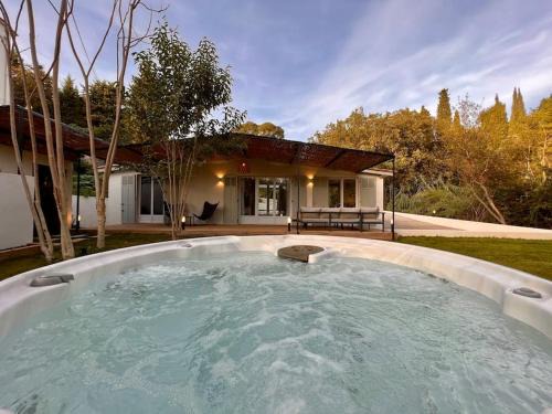 Le Plan-de-Grasse House | Cottage chaleureux avec jacuzzi en pleine nature
