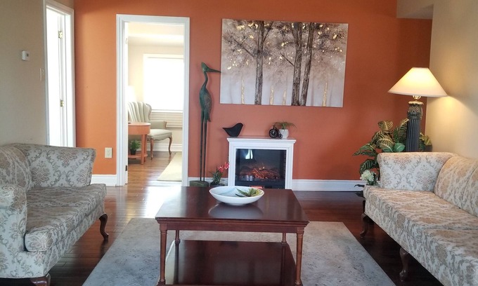 Morpeth Cottage | Cottage close to lake and parks