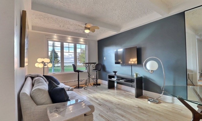 Lachine House | Cottage facing park and Lac St-Louis, Lachine(bicycle and pedestrian paths)