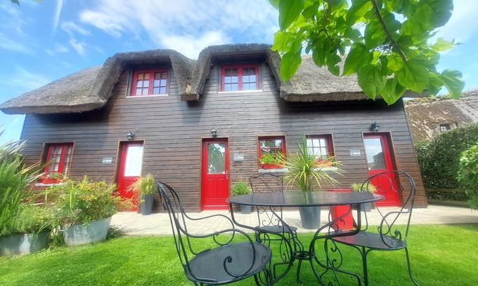 Fatouville-Grestain Cottage | Cottage for 2/4 people with swimming pool near Honfleur/sauna