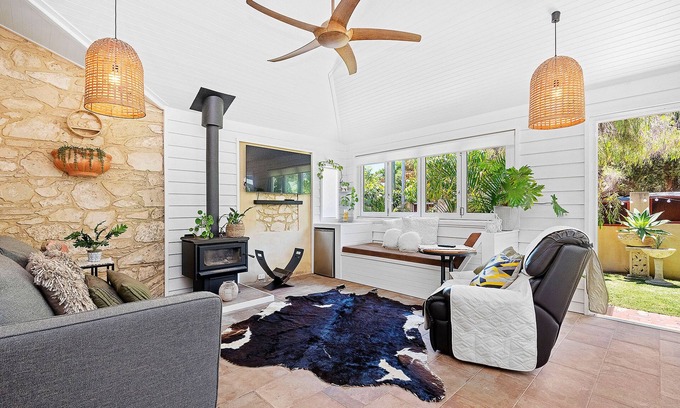 Palmyra Villa | Cottage Gem - 2BR Parkside Retreat
