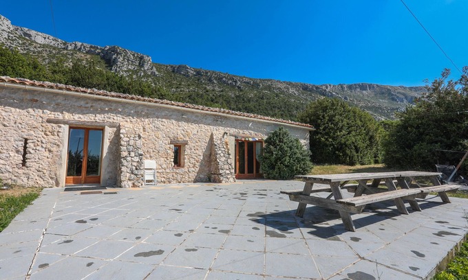 Bargeme House | Cottage 'Gite Bergerie' with Mountain View, Private Terrace and Wi-Fi