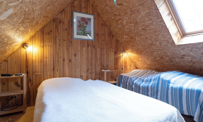 Saint-Tugdual House | Cottage 'Gîte D'étape' with Shared Garden and Wi-Fi