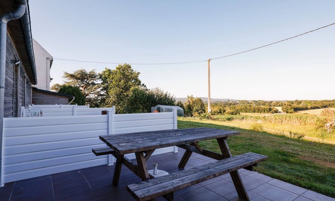 Cast House | Cottage 'Gite Penn Ar Bed' with Private Terrace, Shared Garden and Wi-Fi
