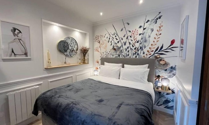 Maurepas Apartment | Cottage Haussmann