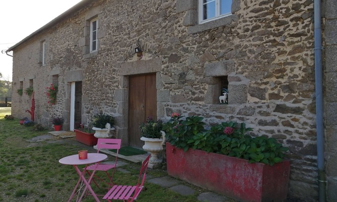 Moulins-le-Carbonnel Other | Cottage in a farm for 6 people