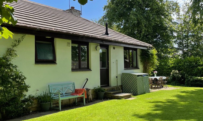 Alnmouth Cottage | Cottage in Alnmouth, parking, garden, tree house, bike shed. Beach - 5 min walk.