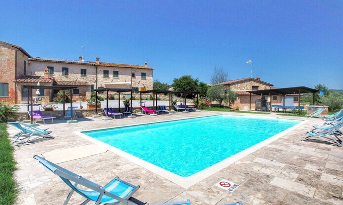 Asciano Apartment | Cottage in Asciano with Pool and Terrace