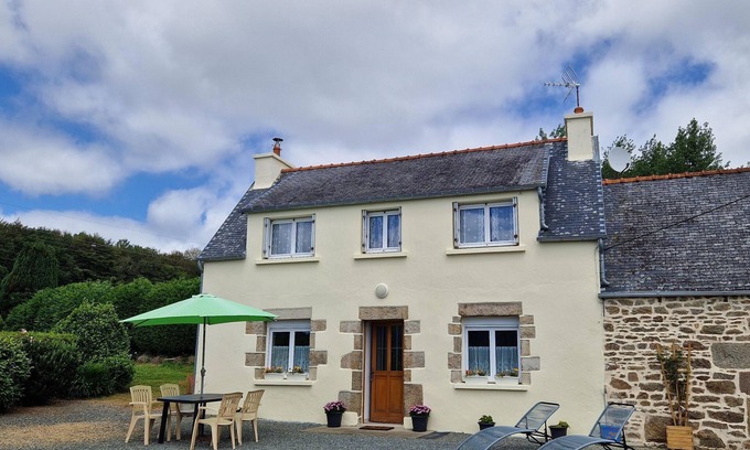 Guerlesquin House | Cottage in Brittany near Monts d'Arrée