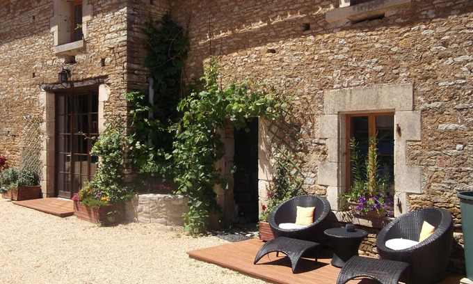 Bazoges-en-Pareds Cottage | Cottage In Delightful Vendee Medieval Village with heated swimming pool
