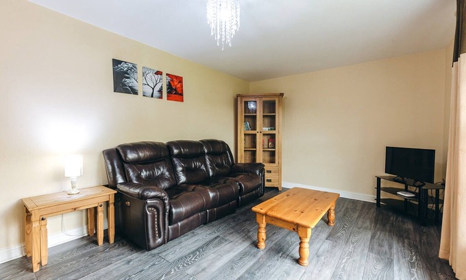 Eaton Mascott Cottage | Cottage in Dorrington with Scenic Trails