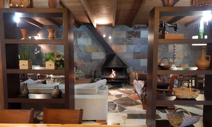 Castellar de N'hug Cottage | Cottage in the Pyrenees