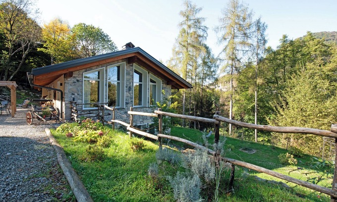 Argegno Cottage | Cottage "In Pietra Immerso Nel Verde" with Mountain View, Private Garden & Wi-Fi