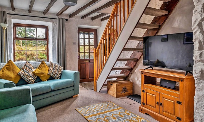Dolwyddelan Cottage | Cottage in Snowdonia with Hot Tub & Views