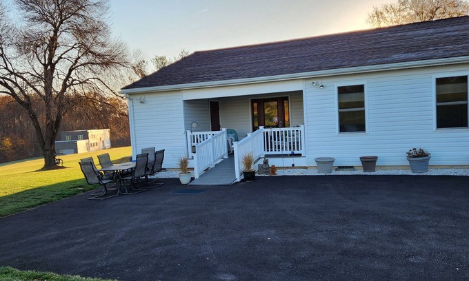 Tuscarora Cottage | Cottage in the Country, walk to miles of hiking trails, close to restaurants