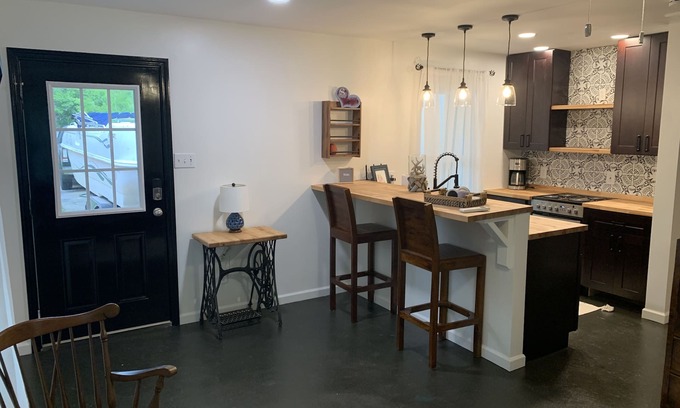 Chatham Crescent House | Cottage in the Heart of Savannah. Minutes from downtown & Tybee Island