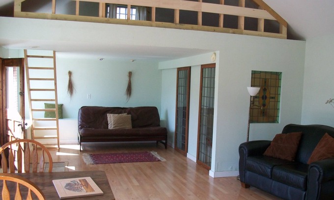 Blanchardville Cottage | Cottage In The Valley On 50 Acres.