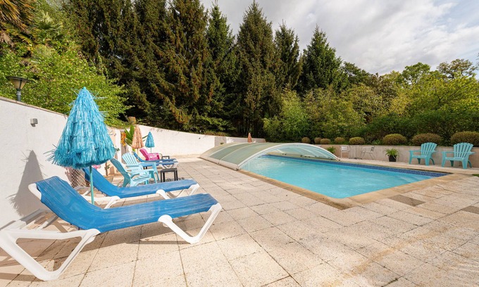 Plumelin House | Cottage 'Jardins De La Cantine Au Fil De L'o' with Private Terrace, Shared Garden and Wi-Fi