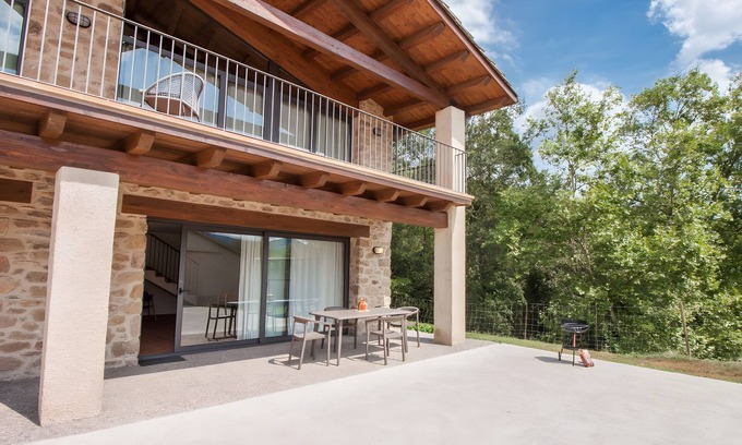 La Vall de Bianya Cottage | Cottage 'La Cabanya Planella' with Mountain View, Private Terrace and Wi-Fi
