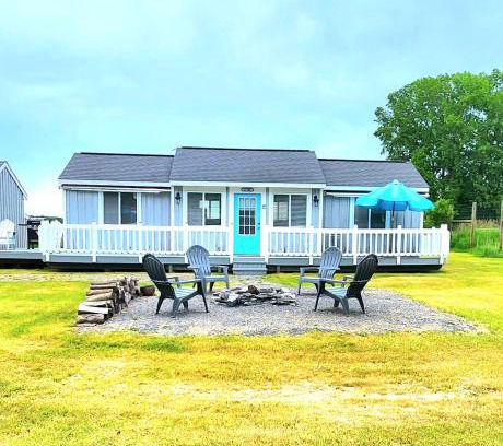 Three Mile Bay House | Cottage lake view with Deck and BBQ Grill
