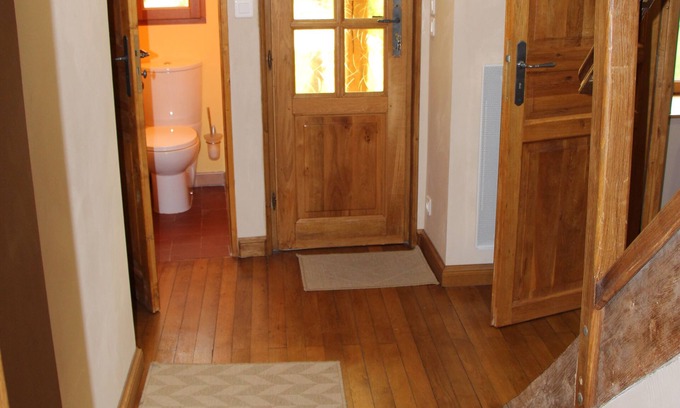 Decize Cottage | Cottage "Morvan" in park on the banks of the Loire in a small tourist town.
