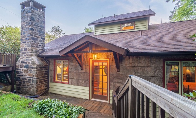 Blowing Rock Cottage | Cottage Near Skiing & Hiking