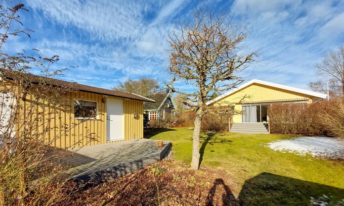 Raa House | Cottage near the protected river, Råå