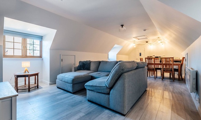 Little Stukeley Cottage | Cottage on Private Island in Cambridgeshire