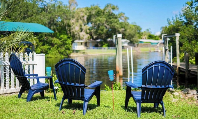 Bradenton House | Cottage on the Canal