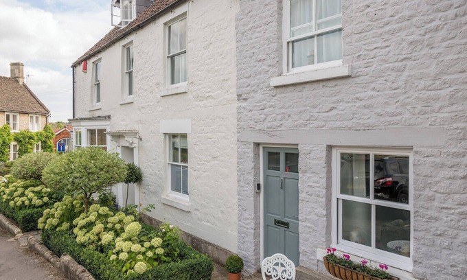 Calne Cottage | Cottage on the Green