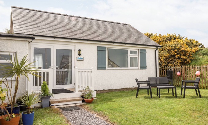 Mynytho House | COTTAGE, pet friendly, country holiday cottage in Abersoch