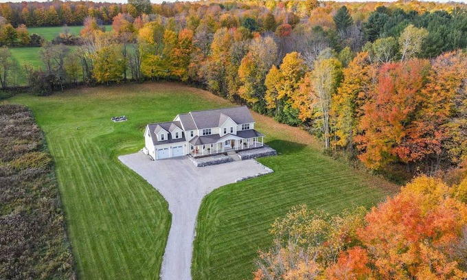 Oro-Medonte Other | cottage style home with the immunities near to city and nature