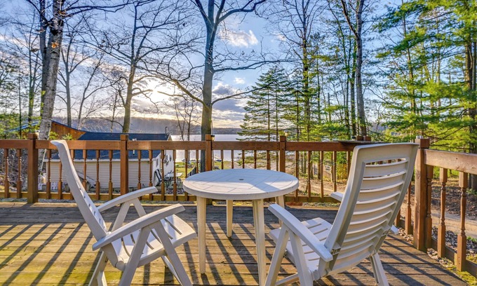 Lake Cottage | Cottage w/Deck & Bluff Lake Views: Walk to Beach!