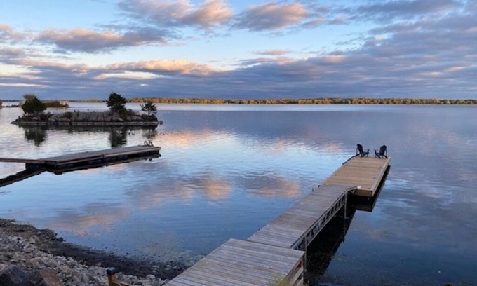 Mallorytown Cottage | Cottage With Private Dock in The 1000 Islands. Pet Friendly.