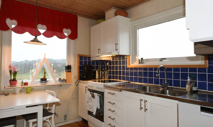 Lycke House | Cottage with sea view near Marstrand | SE09030