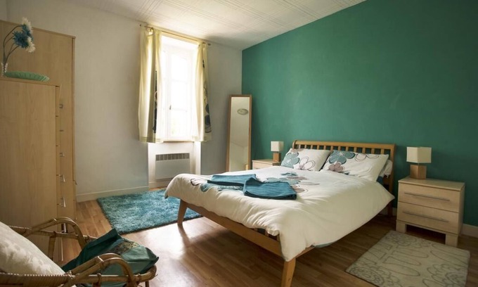 Renaze Apartment | Cottages in the countryside with above ground pool and 5 hectares of land