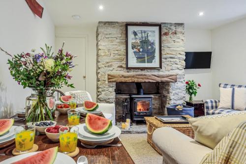 Salcombe House | Cottages in Tranquil Hamlet