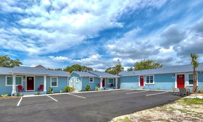 Atlantic Beach House | Cottages @ Pearl Beach -Walk To Beach- Suite D