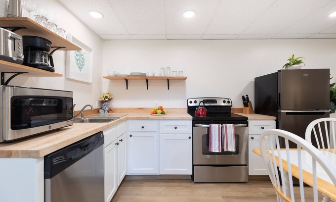 Cottonwood Heights House | Cottonwood Retreat - Private Entrance - Near Canyons!