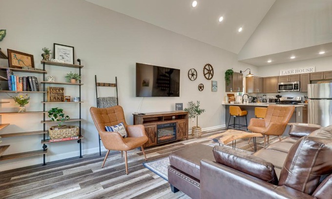 Counce House | Counce Vacation Rental with Private Deck Near Golf!