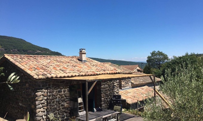 Saint-Martin-le-Superieur House | Country house with terrace, gardens and fields!