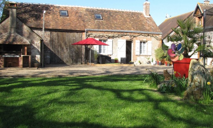 Saint-Nicolas-des-Motets Cottage | Country Cottage Near Loire Chateaux, Garden & Family-Friendly Amenities