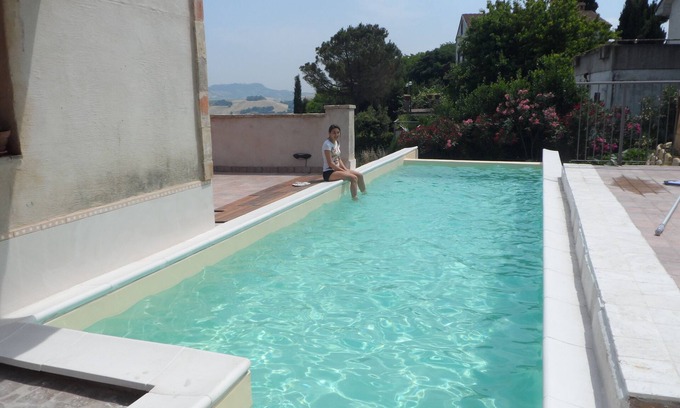 Monterubbiano Apartment | Country Apartment with Infinity Pool