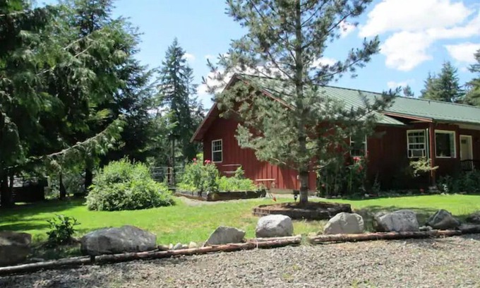 Fort Lewis House | Country Beauty, Peaceful & Quiet