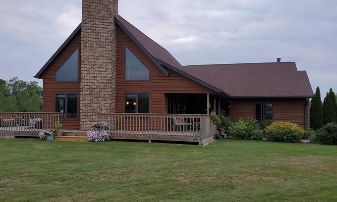 Hingham House | Country beauty on 5 acres
