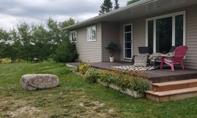Strathclair Cabin | Country cabin by Riding Mountain National Park- scenery at its best!